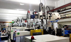 在生產(chǎn)大批量的塑料注塑件時，如何最大限 度地提高生產(chǎn)量并降低成本？